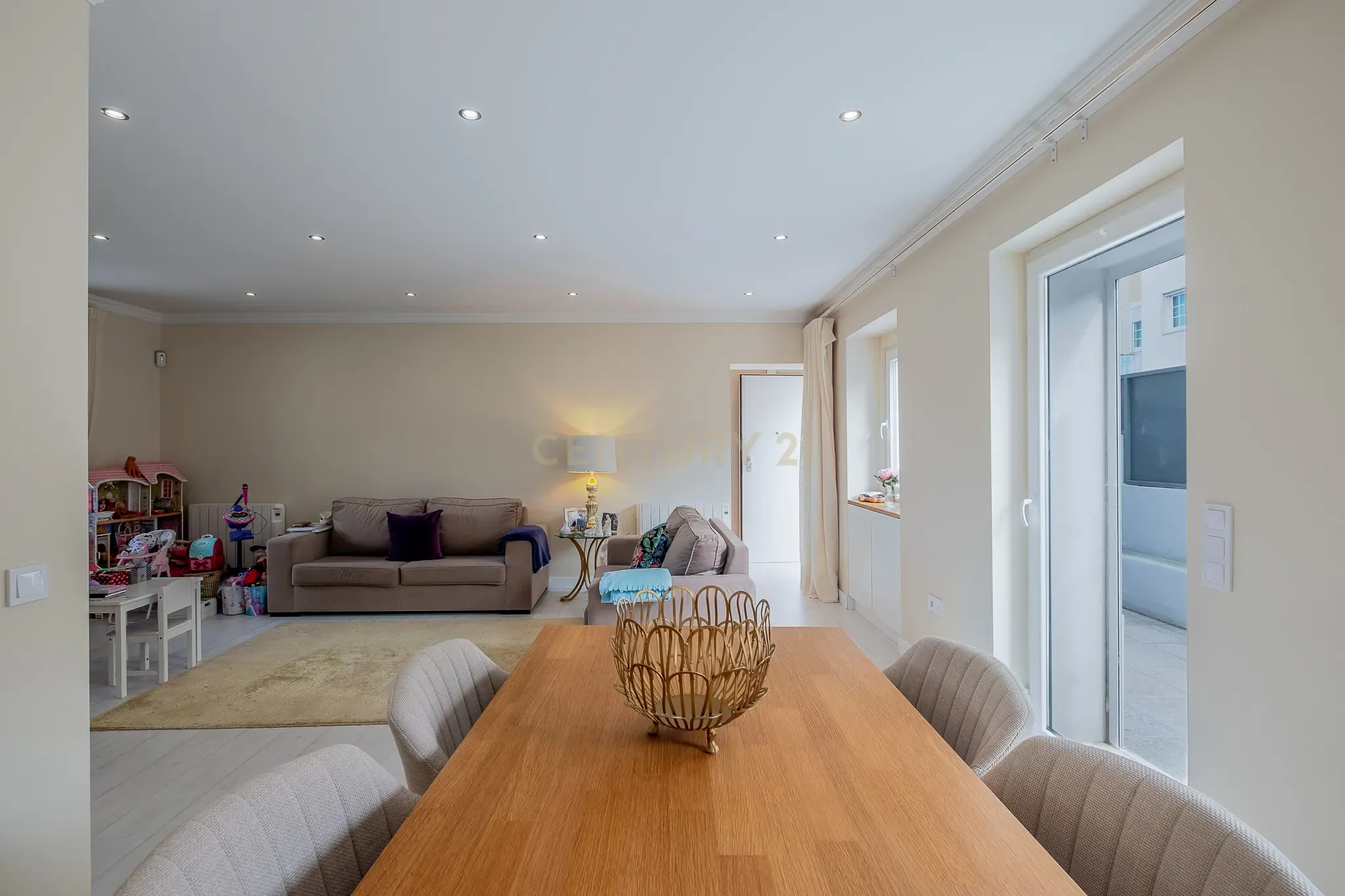 -deb4059-hdr_c2324ed9-3d4a-4227-a50e-c4976009d037