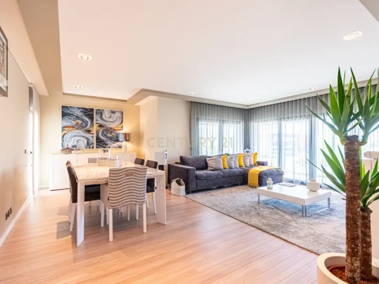 Apartamento T4+ em Afonsoeiro - imagem 01