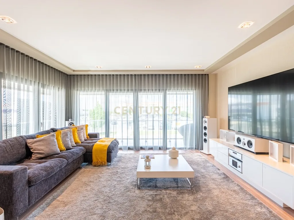 Apartamento T4+ em Afonsoeiro - imagem 03