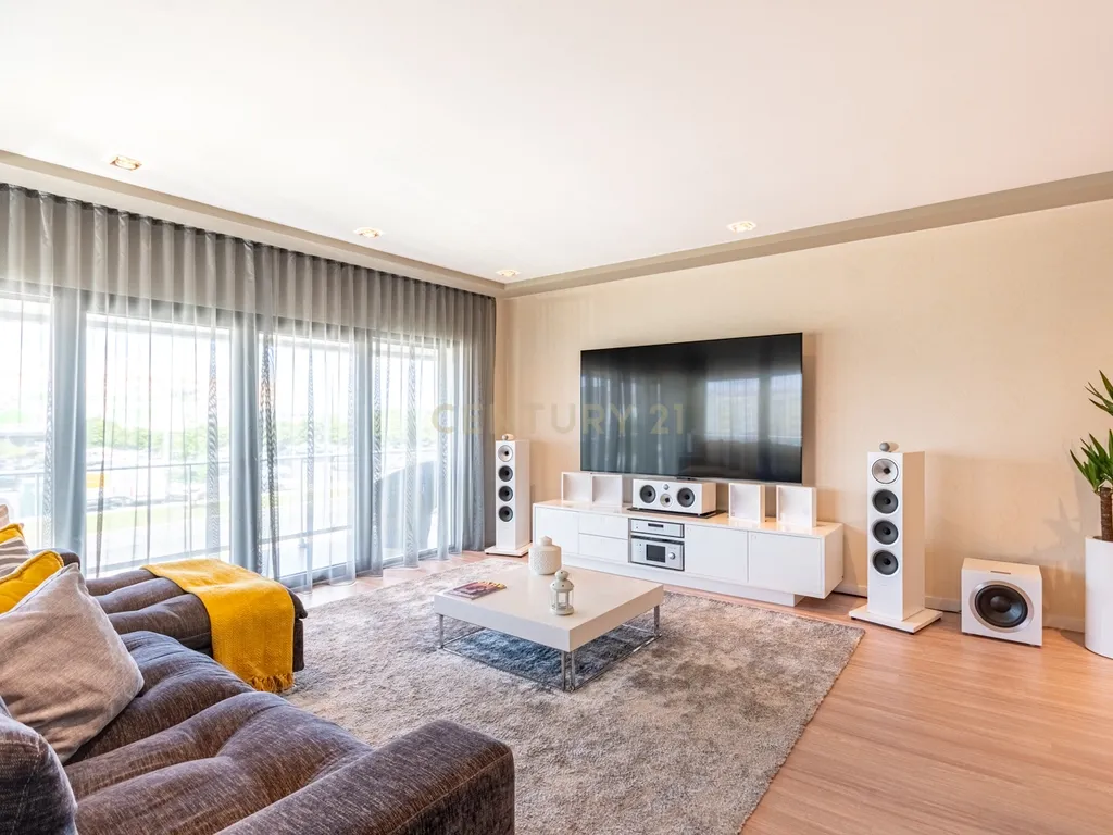 Apartamento T4+ em Afonsoeiro - imagem 04