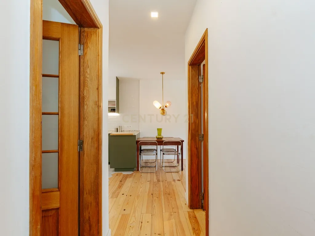 T2 exclusivo, totalmente remodelado e mobilado, com logradouro privativo em Almada - imagem 16