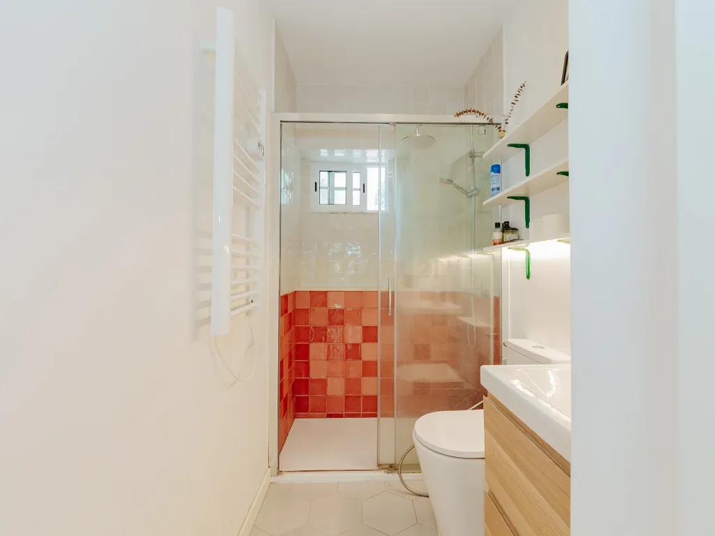 T2 exclusivo, totalmente remodelado e mobilado, com logradouro privativo em Almada - imagem 24