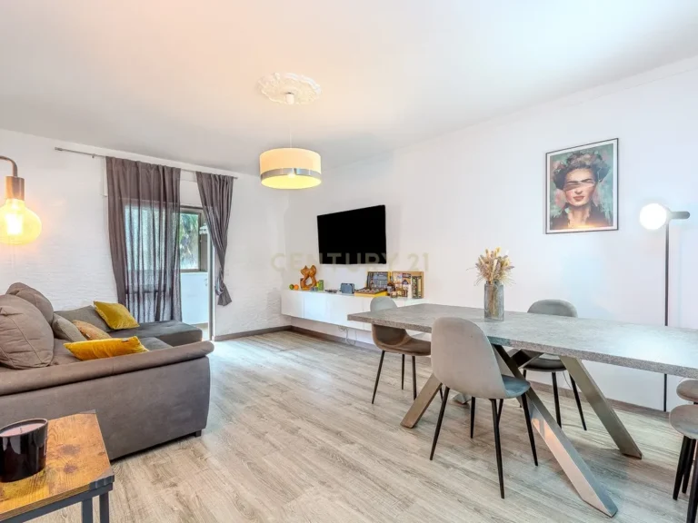 Apartamento T2 renovado, em Faro - imagem 1