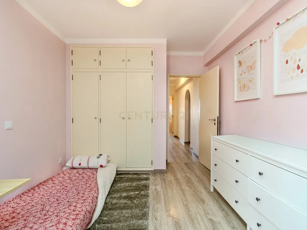 Apartamento T2 renovado, em Faro - imagem 11