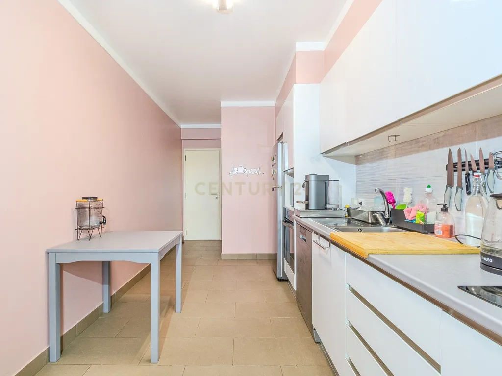Apartamento T2 renovado, em Faro - imagem 8