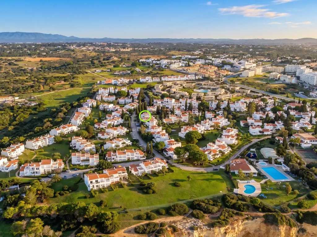 Moradia T3 em Renovação no Exclusivo Aldeamento Vila Senhora da Rocha – Armação de Pêra - imagem 18