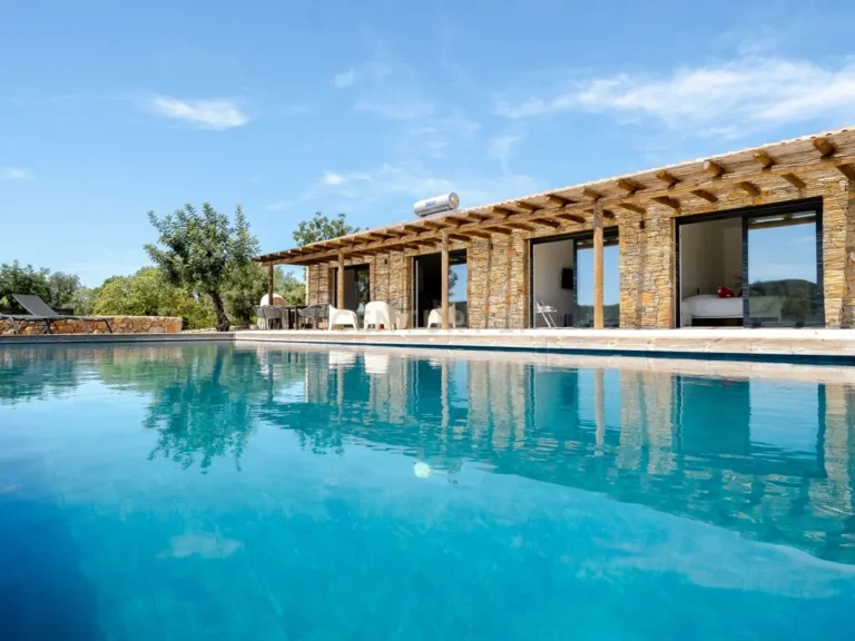 Moradia T3 Térrea de Luxo com Piscina Infinita, Privacidade Total e Ambiente de Campo - imagem 1
