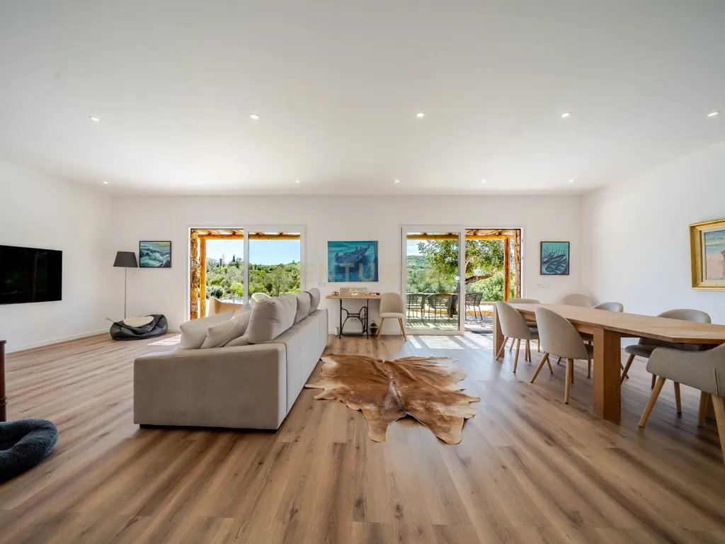 Moradia T3 Térrea de Luxo com Piscina Infinita, Privacidade Total e Ambiente de Campo - imagem 11