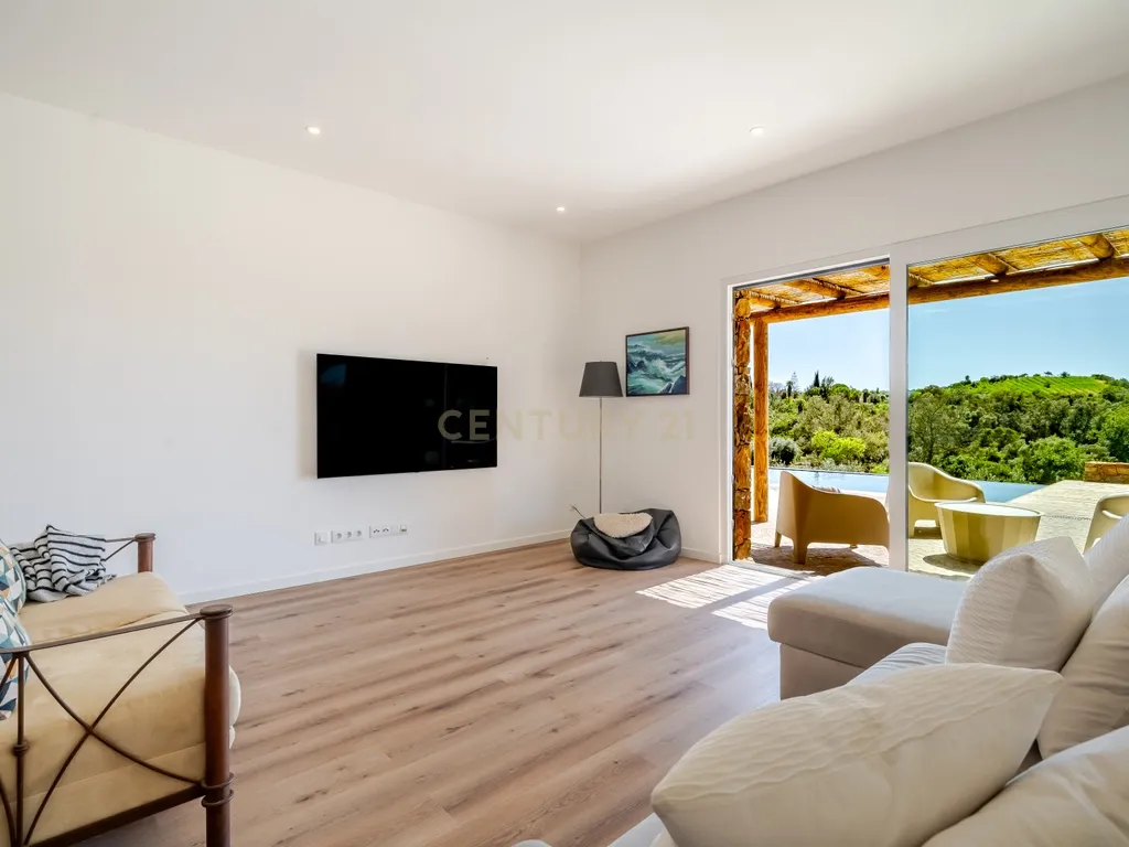 Moradia T3 Térrea de Luxo com Piscina Infinita, Privacidade Total e Ambiente de Campo - imagem 12