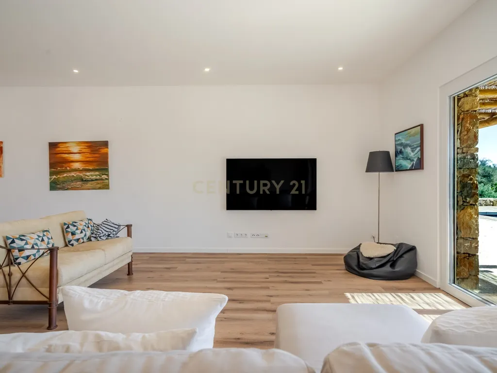 Moradia T3 Térrea de Luxo com Piscina Infinita, Privacidade Total e Ambiente de Campo - imagem 13