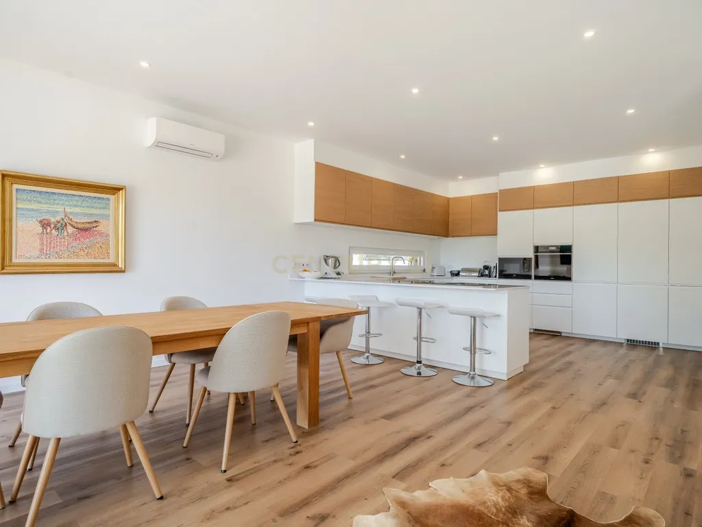 Moradia T3 Térrea de Luxo com Piscina Infinita, Privacidade Total e Ambiente de Campo - imagem 14