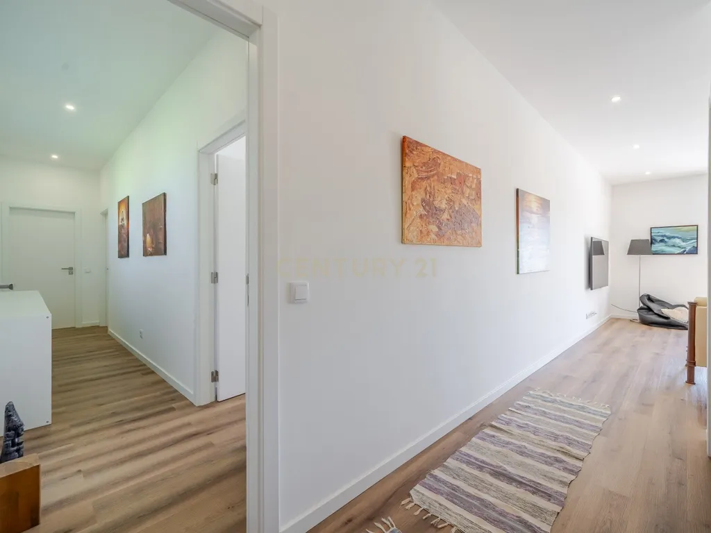 Moradia T3 Térrea de Luxo com Piscina Infinita, Privacidade Total e Ambiente de Campo - imagem 19