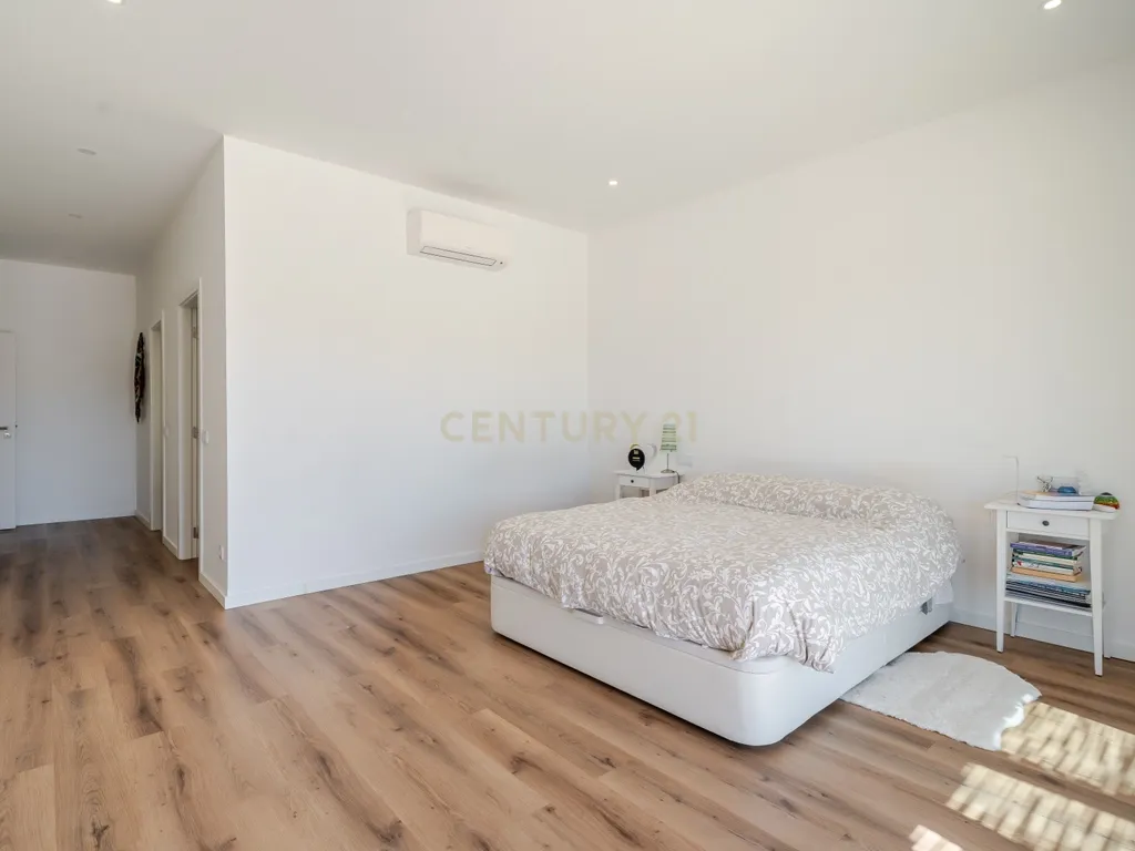 Moradia T3 Térrea de Luxo com Piscina Infinita, Privacidade Total e Ambiente de Campo - imagem 23