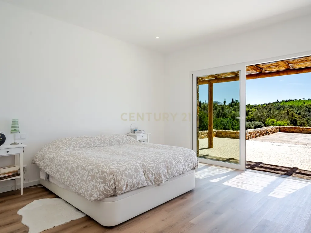 Moradia T3 Térrea de Luxo com Piscina Infinita, Privacidade Total e Ambiente de Campo - imagem 24
