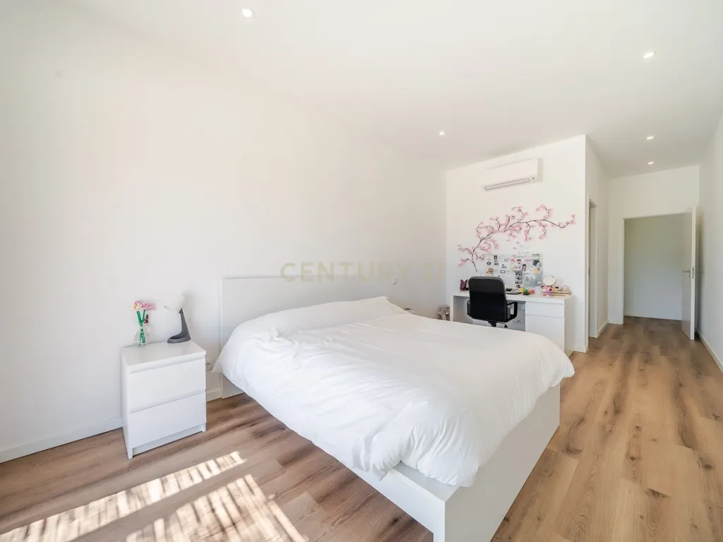 Moradia T3 Térrea de Luxo com Piscina Infinita, Privacidade Total e Ambiente de Campo - imagem 28