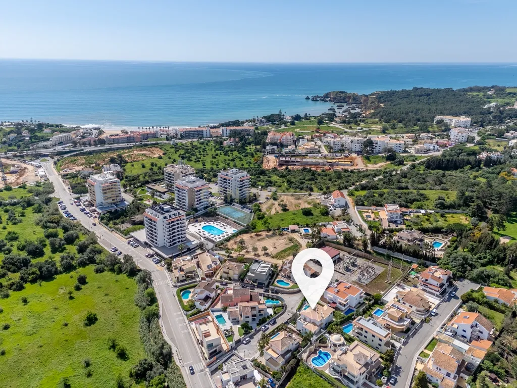 FANTÁSTICA MORADIA DE 4 QUARTOS COM PISCINA NA PRAIA DO VAU! - imagem 2