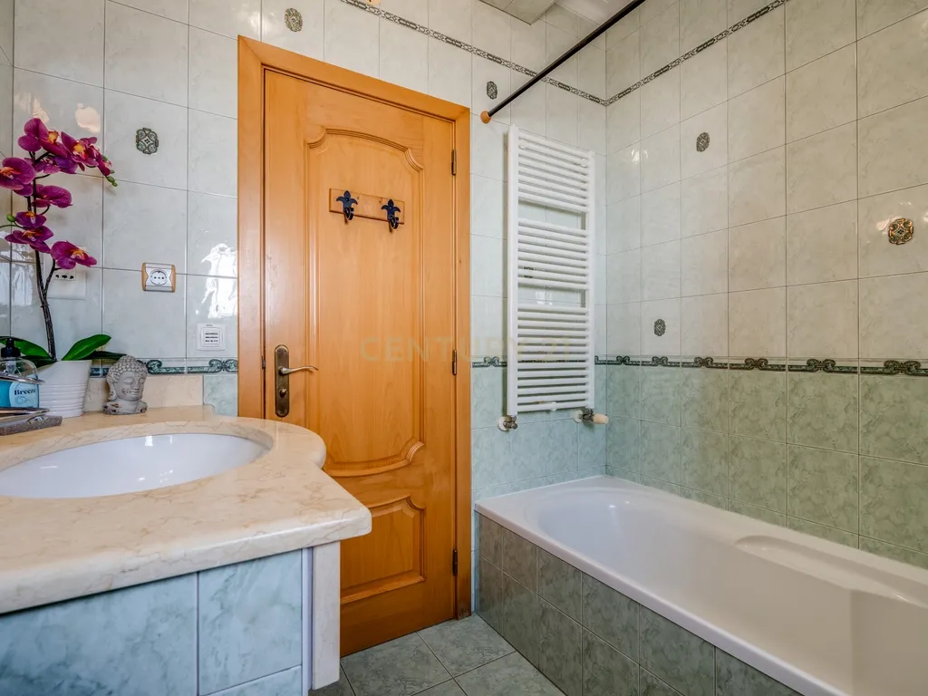 FANTÁSTICA MORADIA DE 4 QUARTOS COM PISCINA NA PRAIA DO VAU! - imagem 23