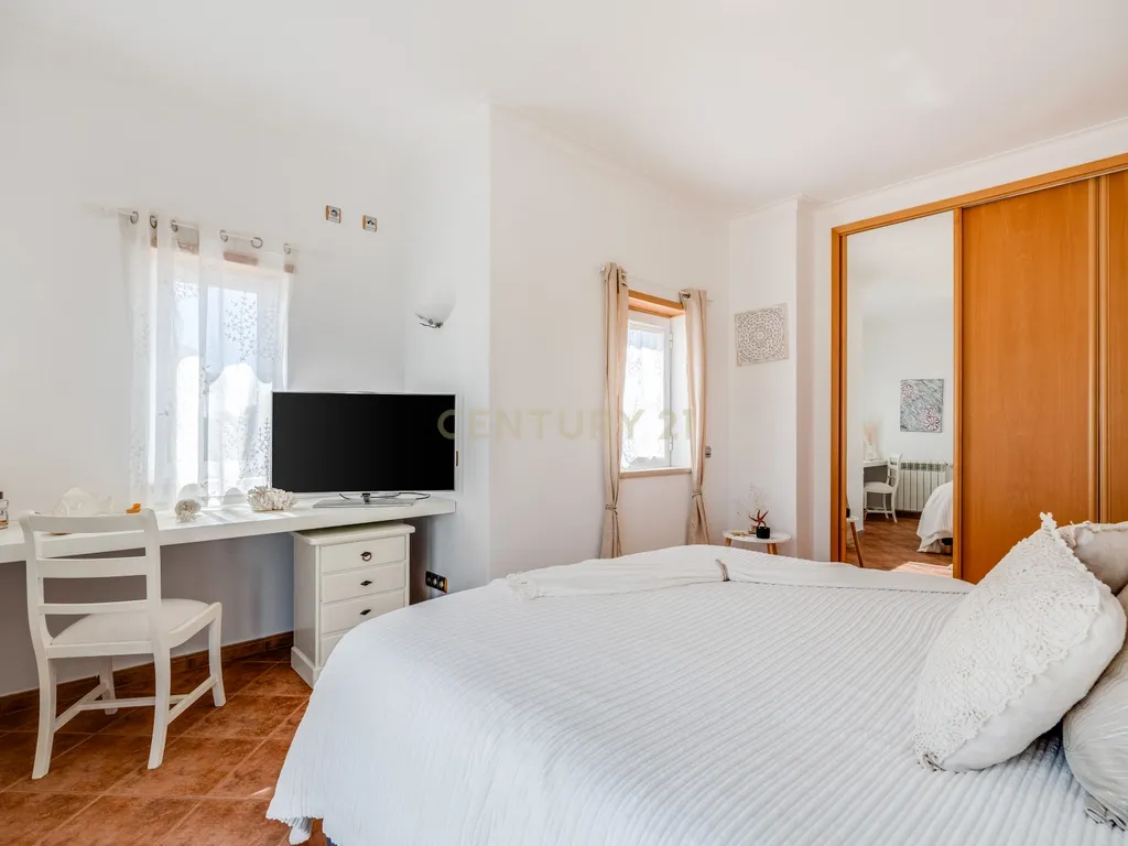 FANTÁSTICA MORADIA DE 4 QUARTOS COM PISCINA NA PRAIA DO VAU! - imagem 28
