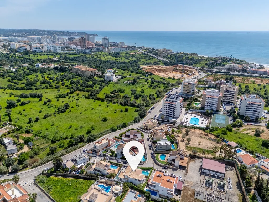 FANTÁSTICA MORADIA DE 4 QUARTOS COM PISCINA NA PRAIA DO VAU! - imagem 3