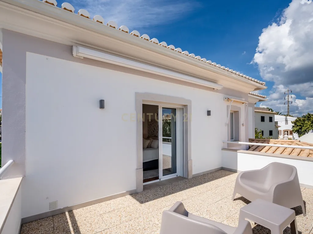FANTÁSTICA MORADIA DE 4 QUARTOS COM PISCINA NA PRAIA DO VAU! - imagem 30