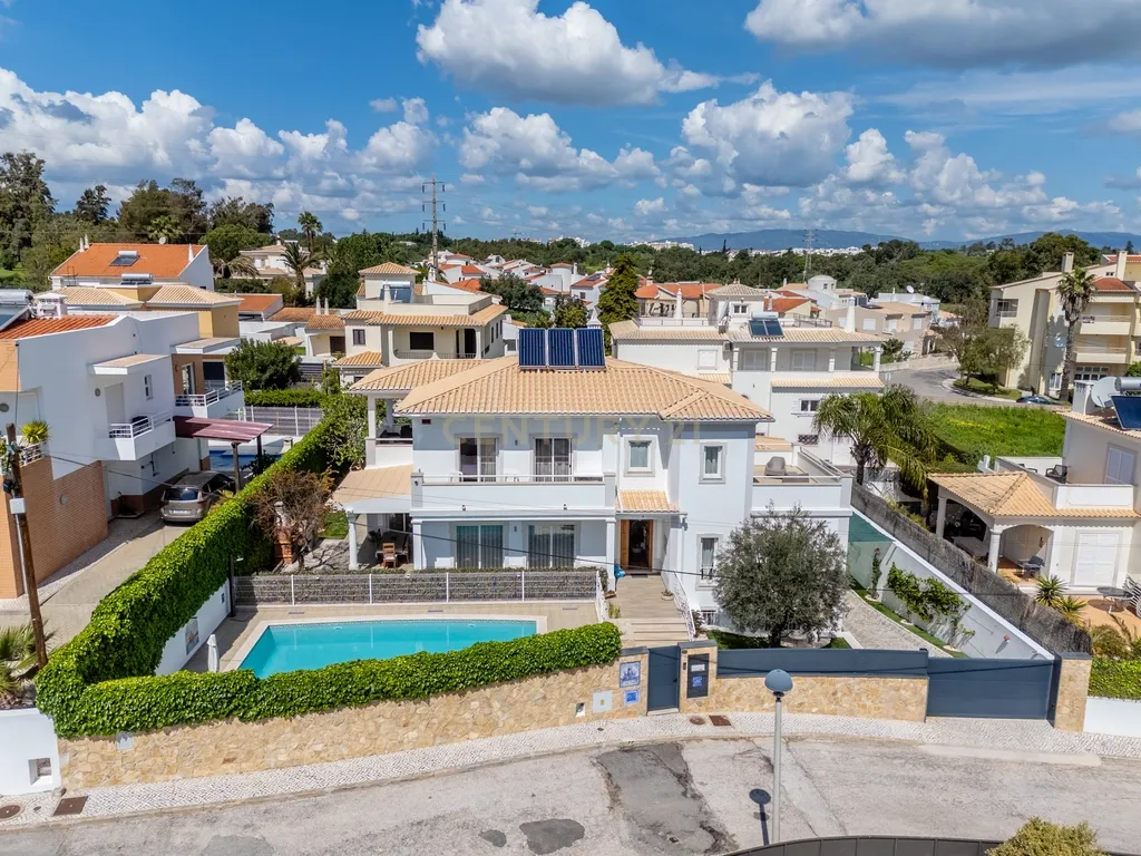 FANTÁSTICA MORADIA DE 4 QUARTOS COM PISCINA NA PRAIA DO VAU! - imagem 4