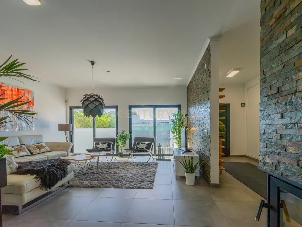 Moradia contemporânea com piscina, 4 suites, terraços amplos e vista até à ria, em Santa Luzia – Tavira - imagem 16