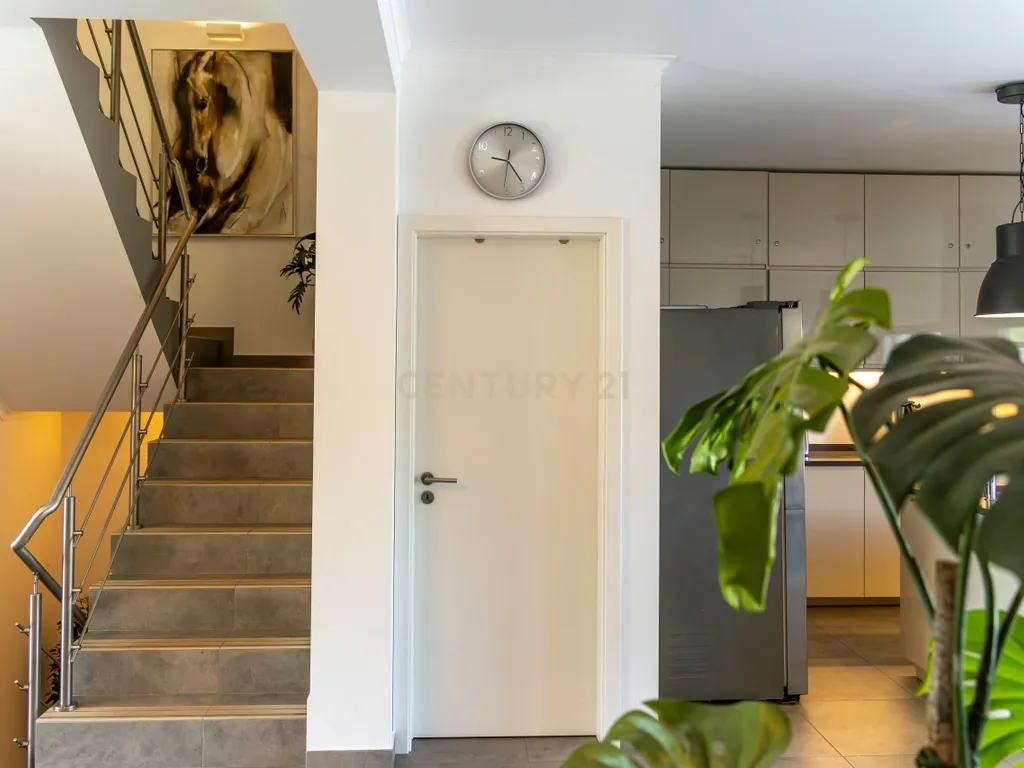 Moradia contemporânea com piscina, 4 suites, terraços amplos e vista até à ria, em Santa Luzia – Tavira - imagem 18