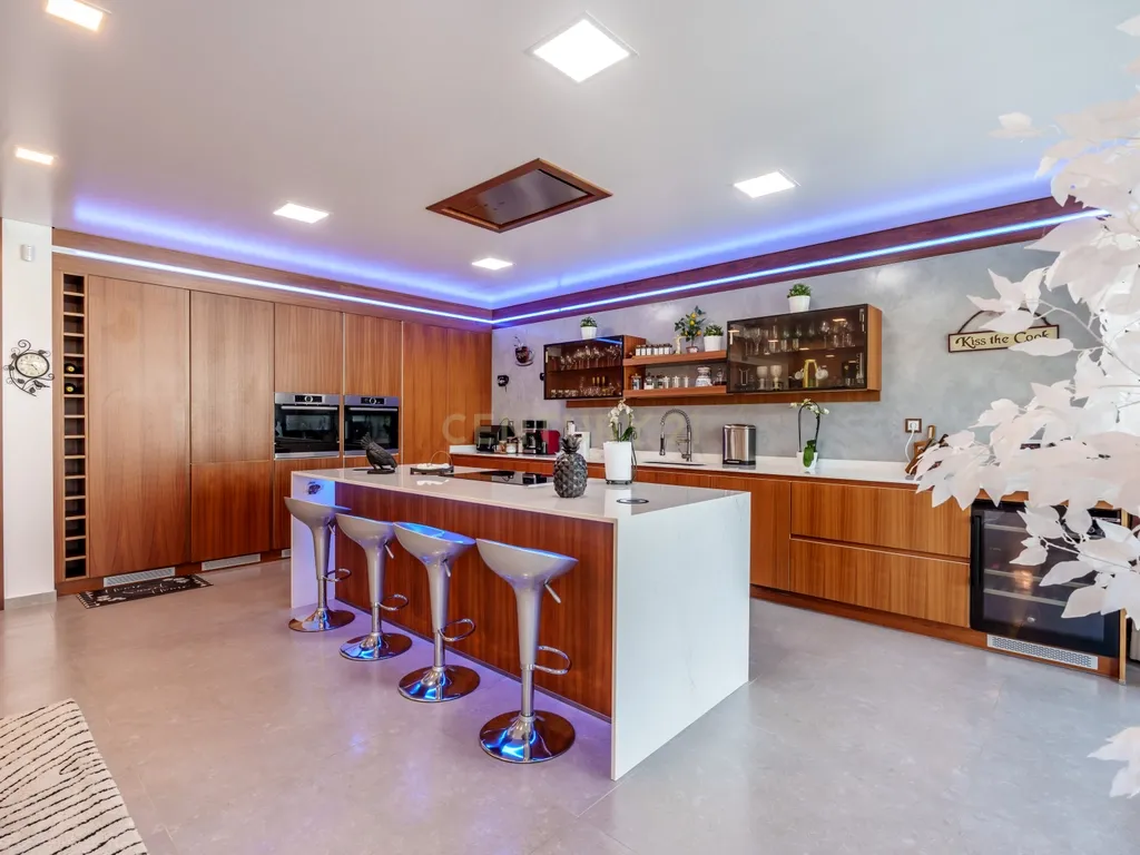Moradia de Luxo em Lagos com Vista Mar, Piscina Aquecida e Rooftop Exclusivo - imagem 10