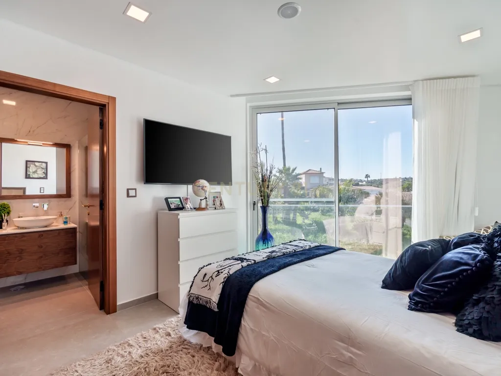 Moradia de Luxo em Lagos com Vista Mar, Piscina Aquecida e Rooftop Exclusivo - imagem 19