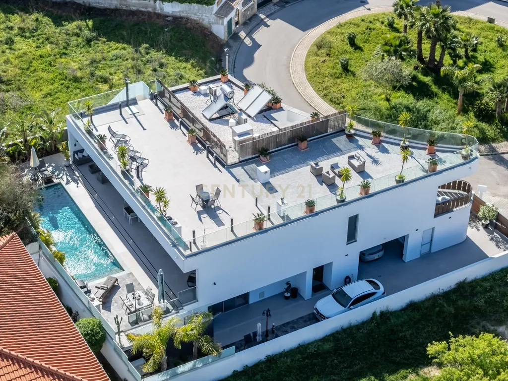 Moradia de Luxo em Lagos com Vista Mar, Piscina Aquecida e Rooftop Exclusivo - imagem 4
