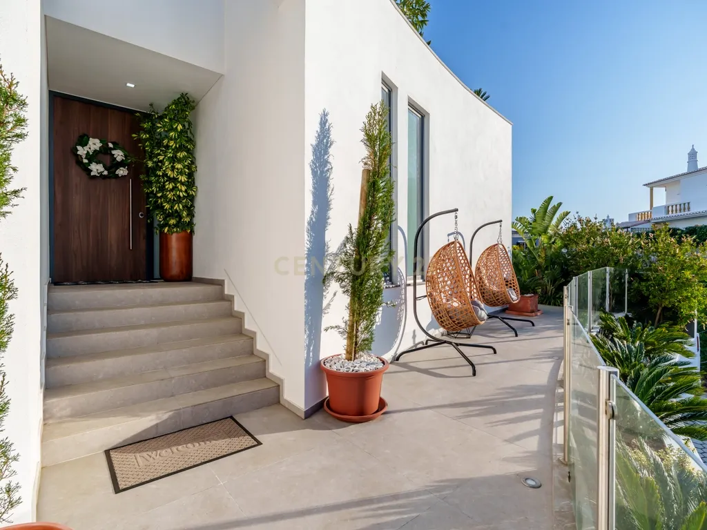 Moradia de Luxo em Lagos com Vista Mar, Piscina Aquecida e Rooftop Exclusivo - imagem 5