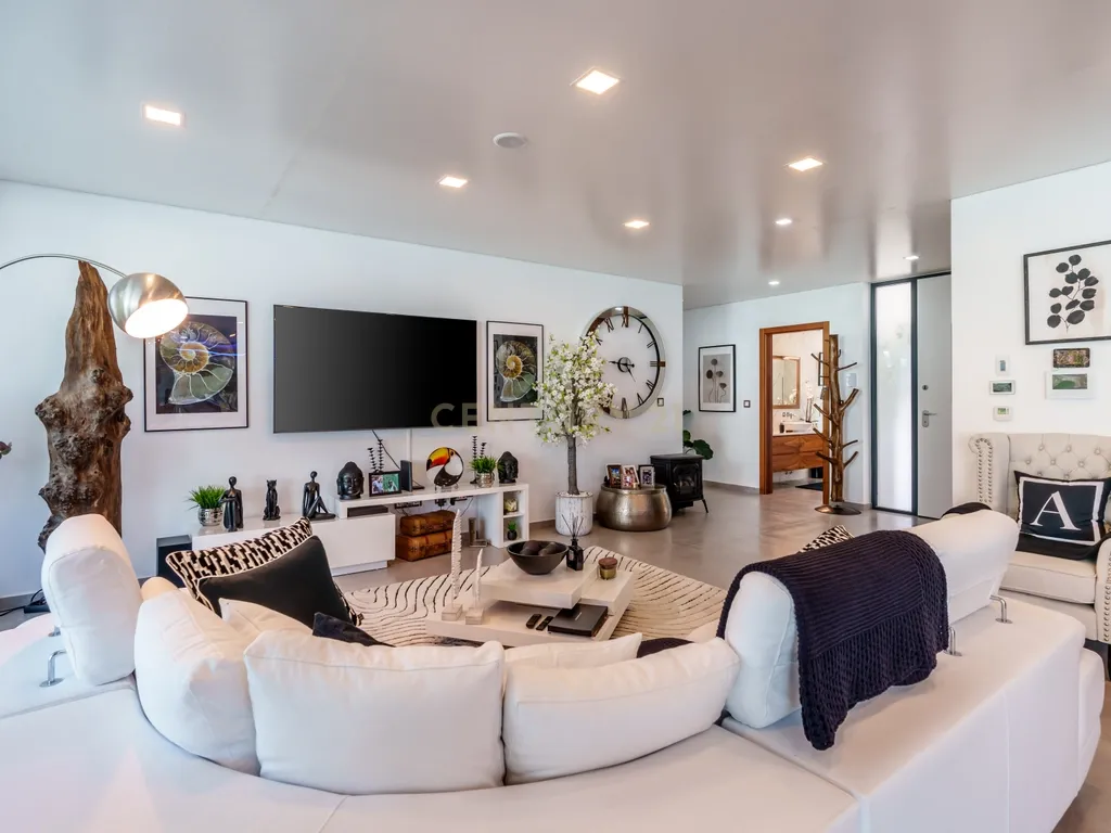 Moradia de Luxo em Lagos com Vista Mar, Piscina Aquecida e Rooftop Exclusivo - imagem 7