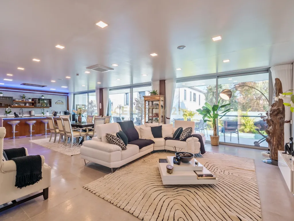 Moradia de Luxo em Lagos com Vista Mar, Piscina Aquecida e Rooftop Exclusivo - imagem 8