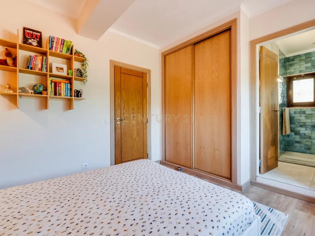 REFÚGIO EXCLUSIVO NA PENINA COM PISCINA, JARDIM E TERRENO - imagem 13