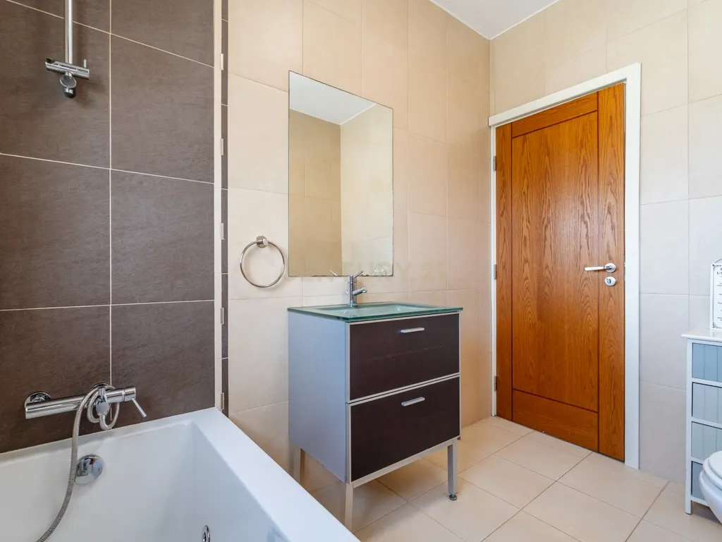 REFÚGIO EXCLUSIVO NA PENINA COM PISCINA, JARDIM E TERRENO - imagem 17