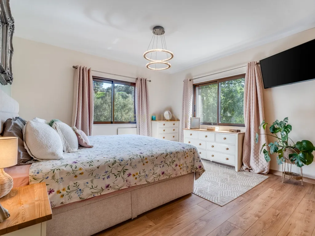 REFÚGIO EXCLUSIVO NA PENINA COM PISCINA, JARDIM E TERRENO - imagem 18