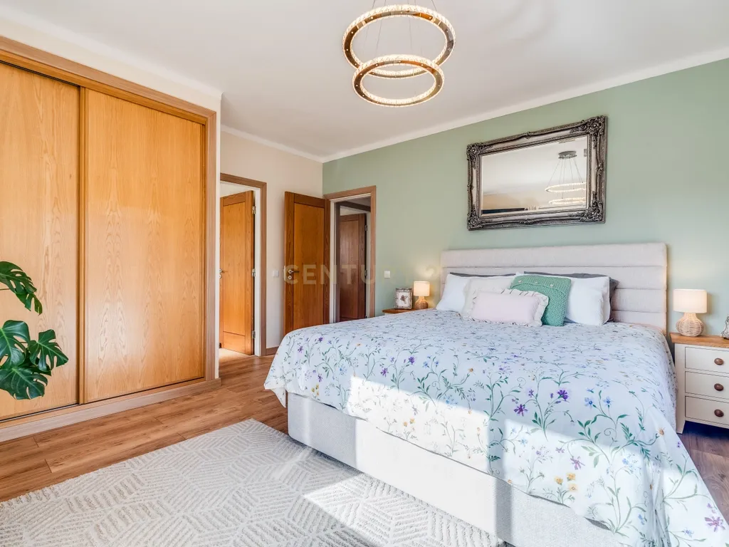 REFÚGIO EXCLUSIVO NA PENINA COM PISCINA, JARDIM E TERRENO - imagem 19