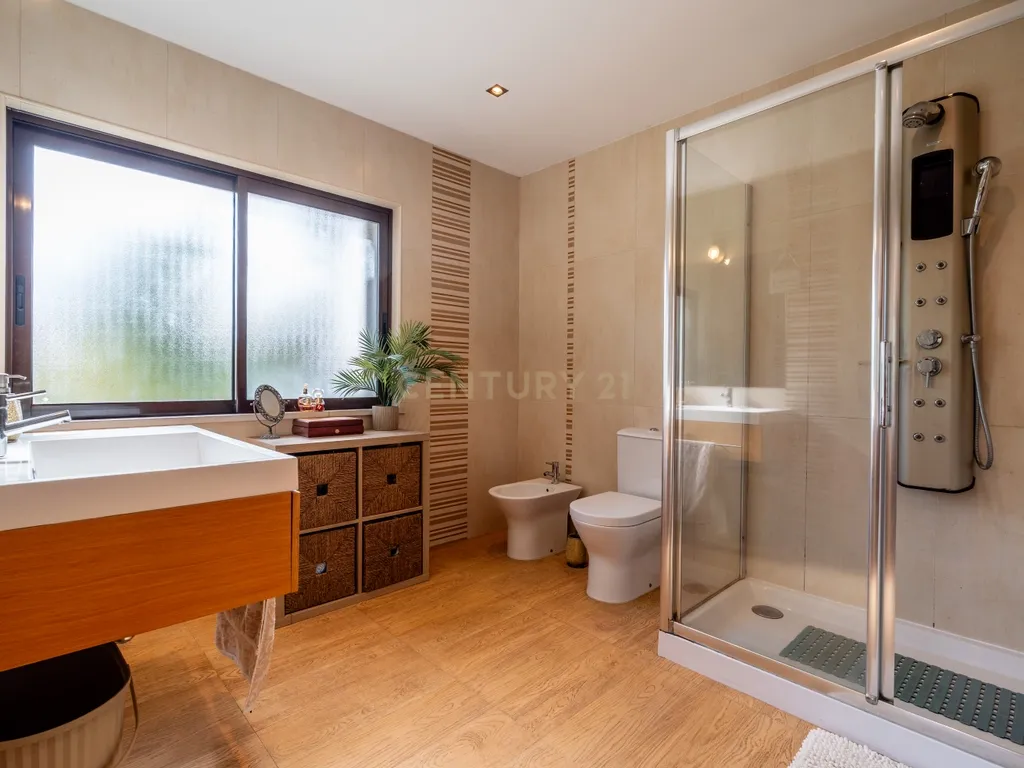 REFÚGIO EXCLUSIVO NA PENINA COM PISCINA, JARDIM E TERRENO - imagem 20