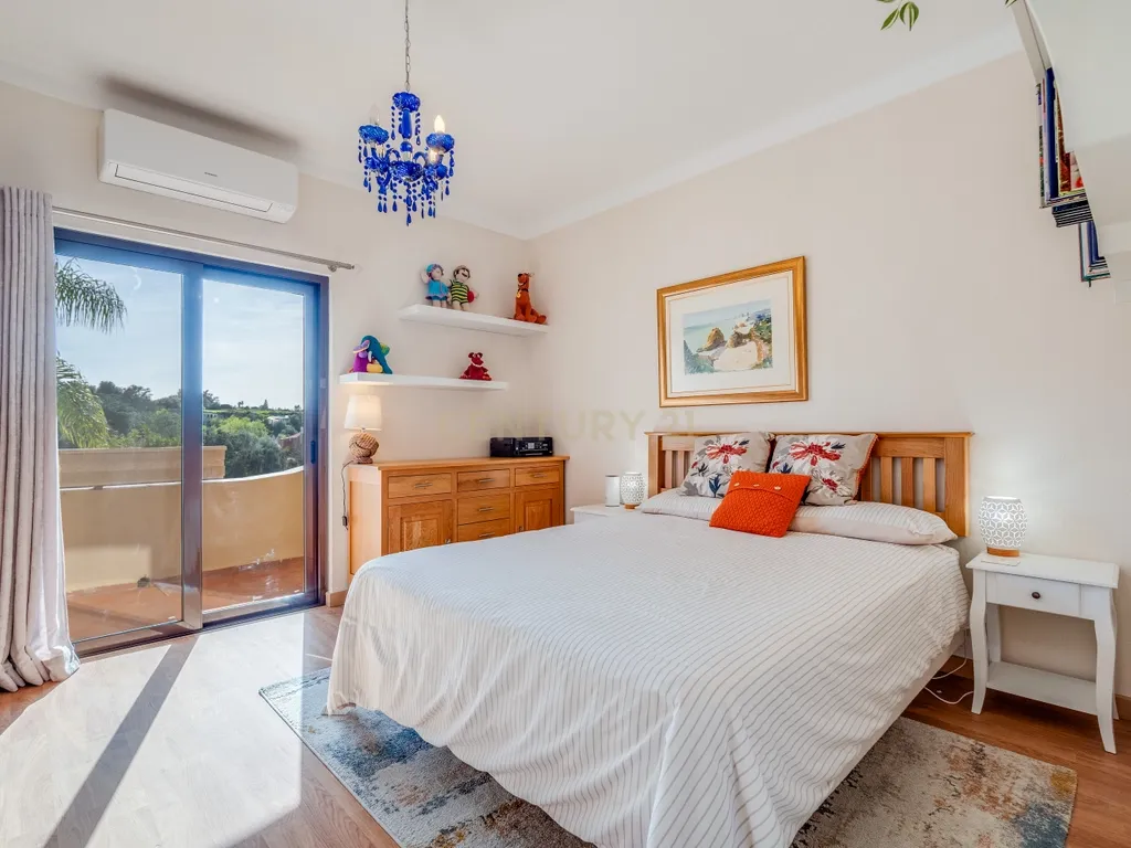REFÚGIO EXCLUSIVO NA PENINA COM PISCINA, JARDIM E TERRENO - imagem 24