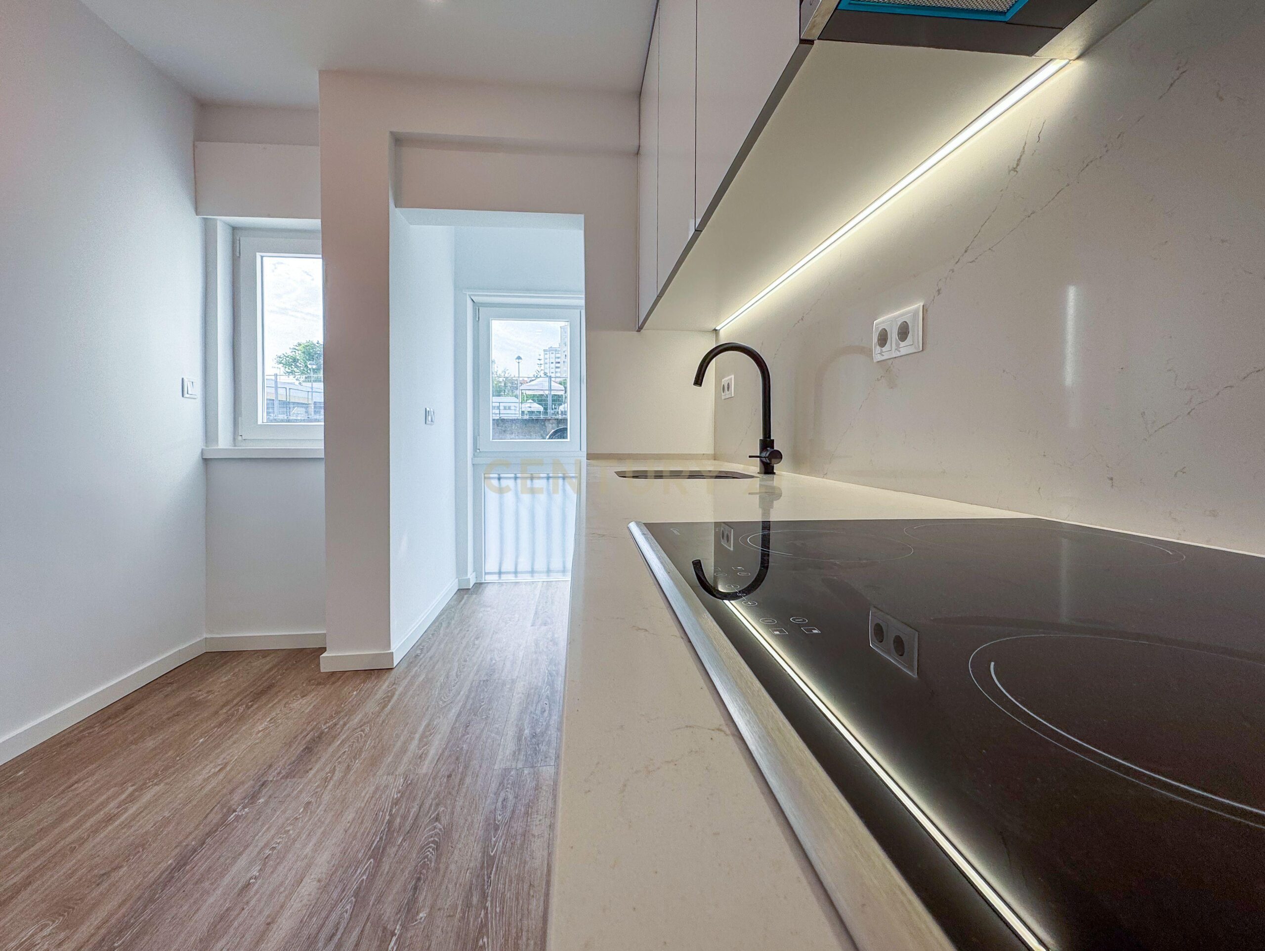 T1 Remodelado a Estrear na Parede | Cozinha Equipada | Excelente Localização - imagem 03