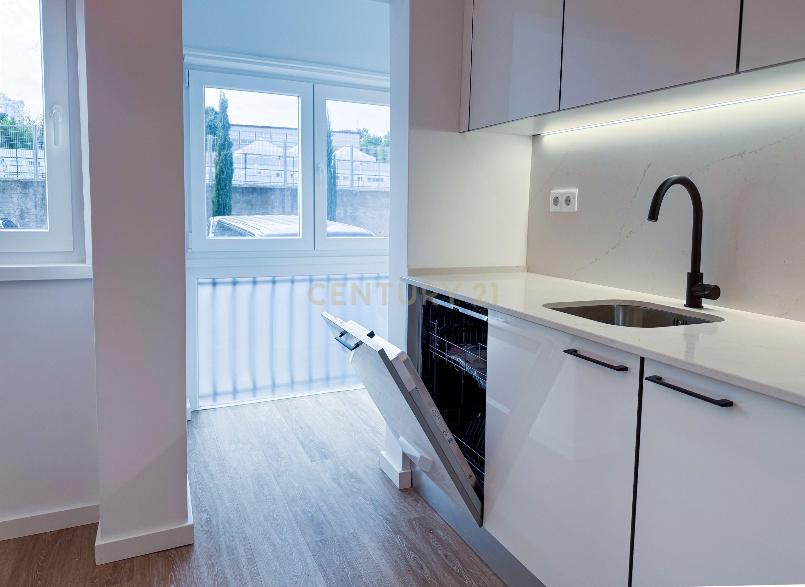T1 Remodelado a Estrear na Parede | Cozinha Equipada | Excelente Localização - imagem 06