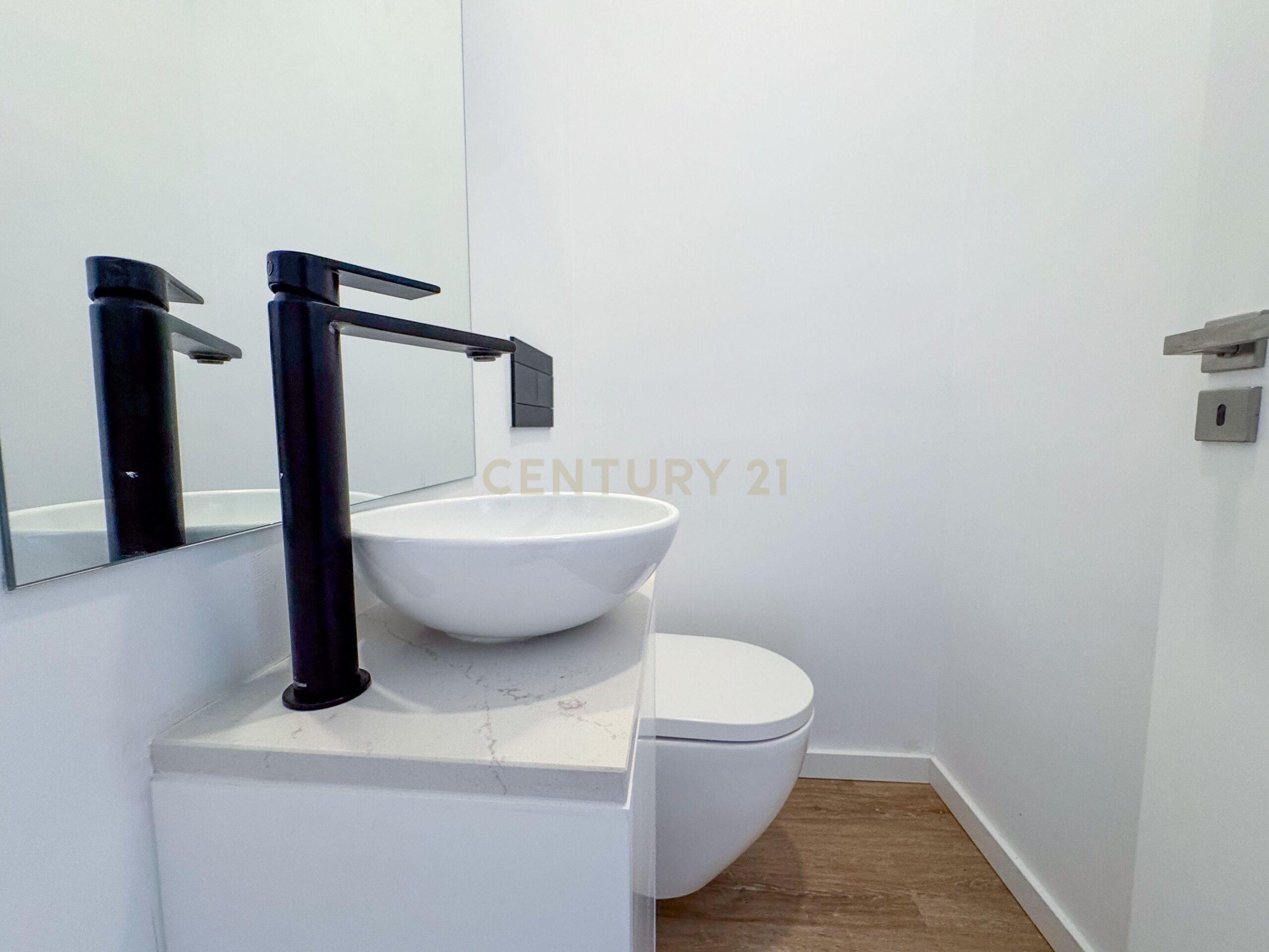 T1 Remodelado a Estrear na Parede | Cozinha Equipada | Excelente Localização - imagem 22