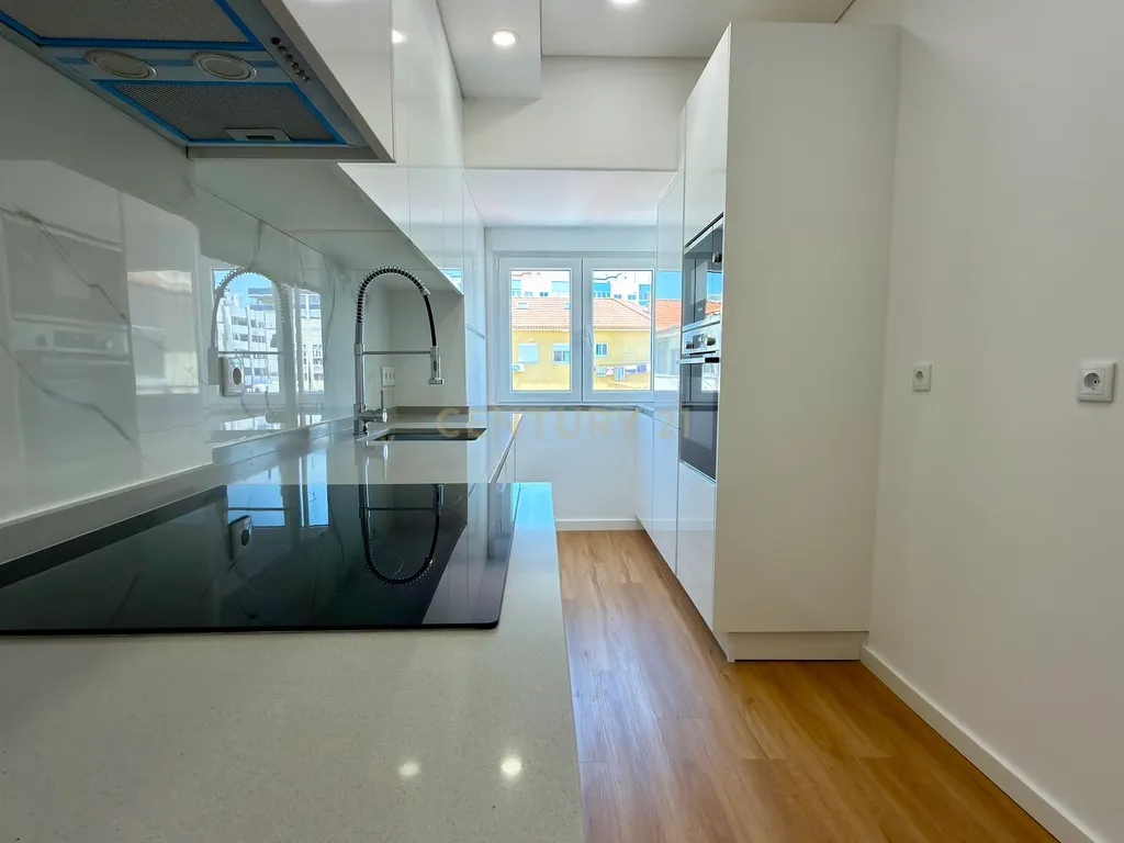 Apartamento T2+1 duplex remodelado na Cova da Piedade, Almada - imagem 3