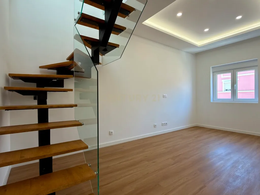 Apartamento T2+1 duplex remodelado na Cova da Piedade, Almada - imagem 7