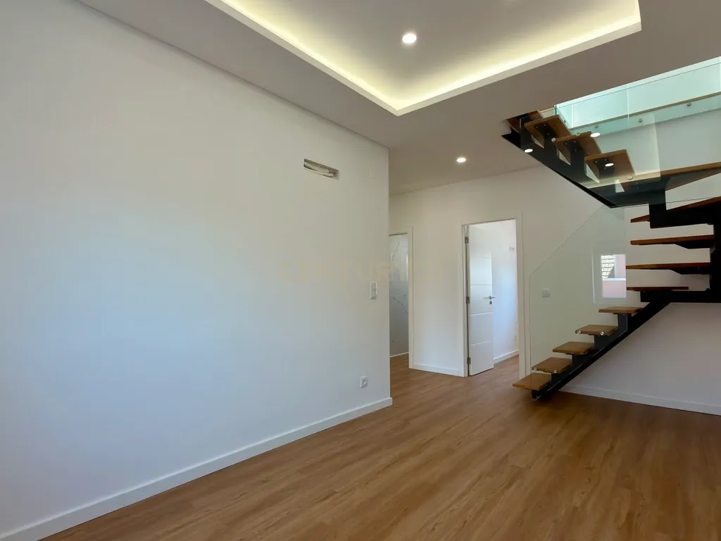 Apartamento T2+1 duplex remodelado na Cova da Piedade, Almada - imagem 8