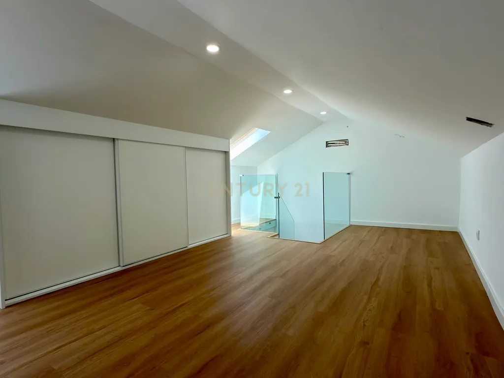 Apartamento T2+1 duplex remodelado na Cova da Piedade, Almada - imagem 22