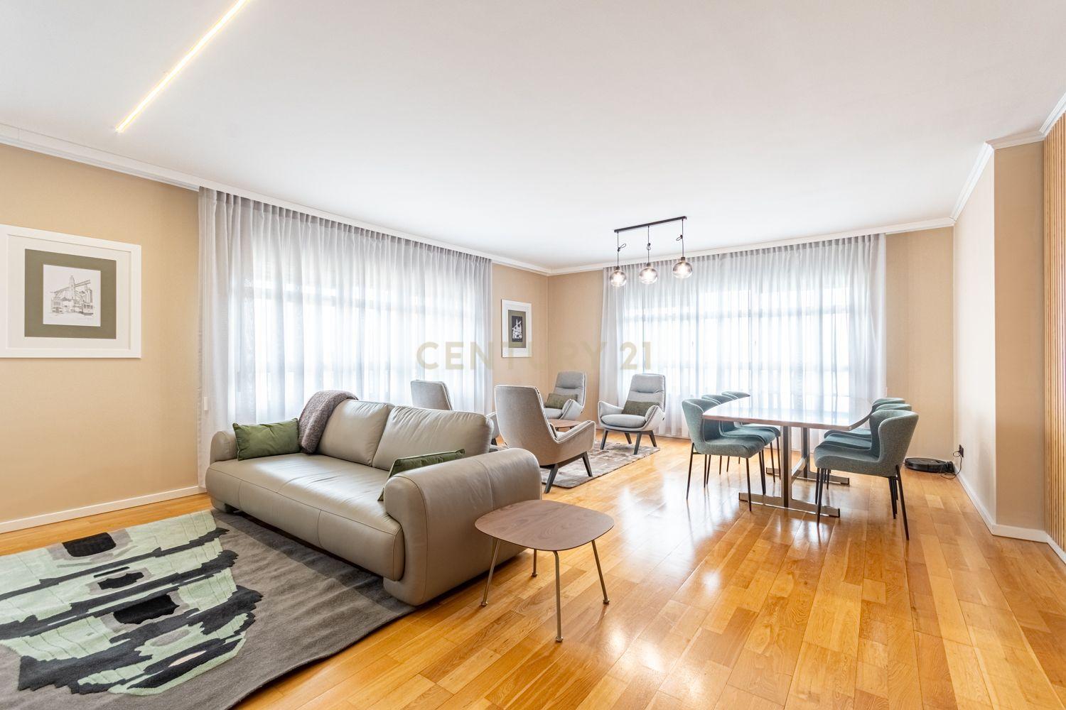 Apartamento T2 Twin Towers com Garagem - imagem 02