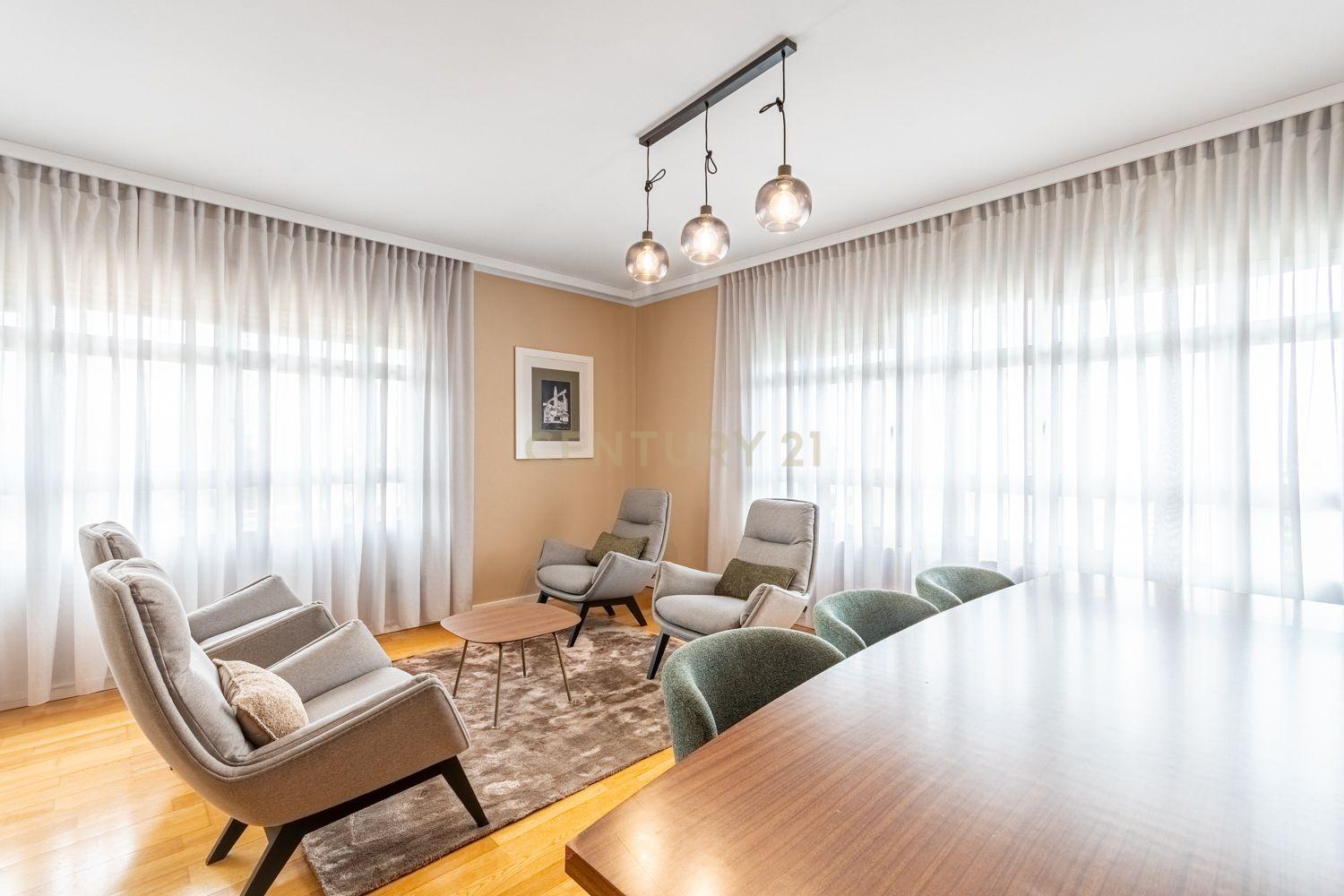 Apartamento T2 Twin Towers com Garagem - imagem 04
