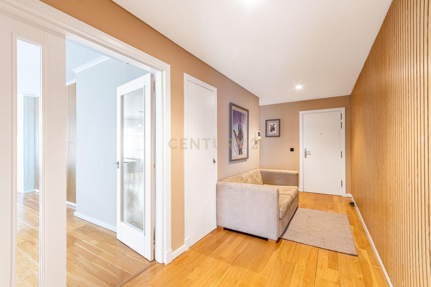 Apartamento T2 Twin Towers com Garagem - imagem 08