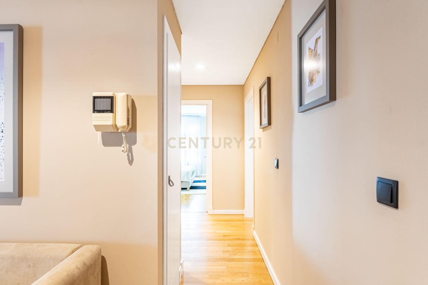 Apartamento T2 Twin Towers com Garagem - imagem 09
